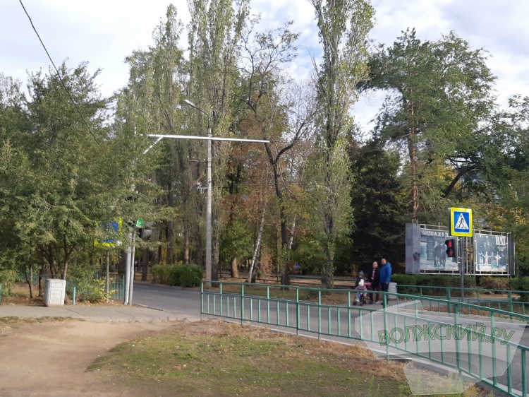 Тысячи знаков и километры заборов: на отремонтированных дорогах Волжского организовывают движение 18.206.12.157 