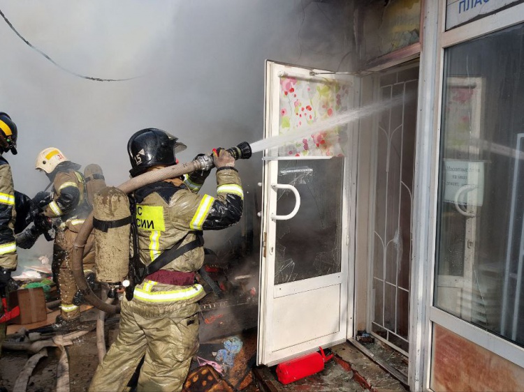 В Волгограде горит рынок в Дзержинском районе 35.175.191.46 