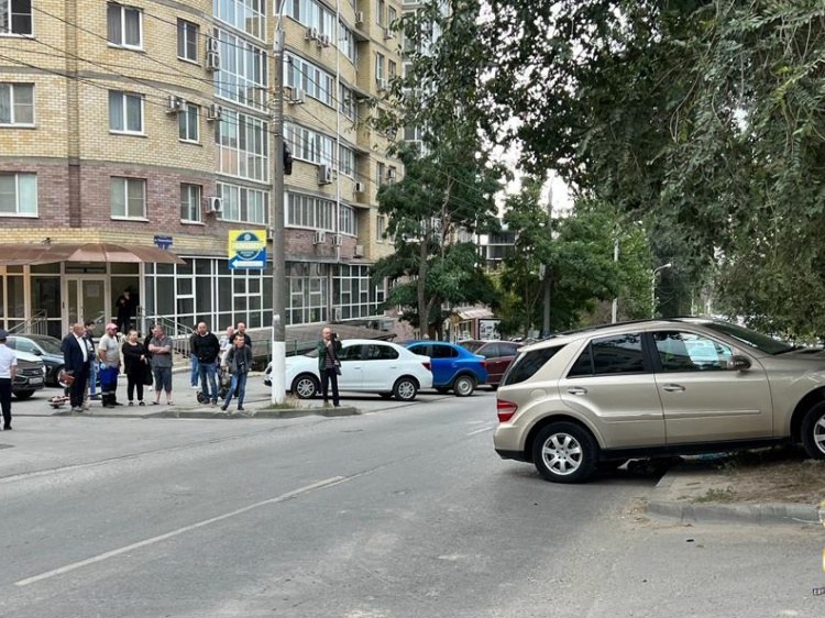 В Волгограде «Mercedes» насмерть переехал подростка на электросамокате