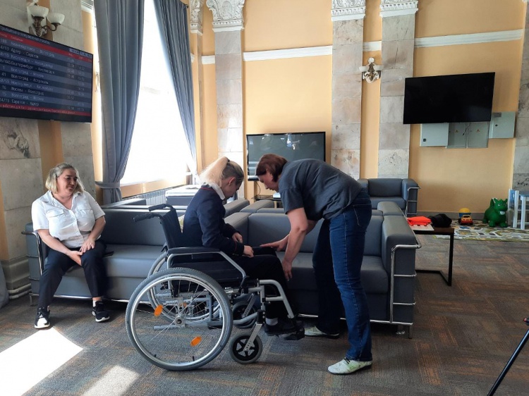 В Волгограде сотрудников вокзала обучили обращению с инвалидами