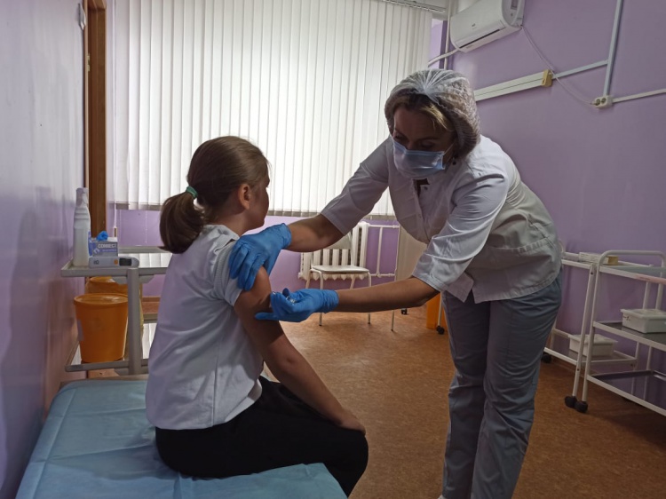 В Волгоградской области детей прививают в школах и садиках
