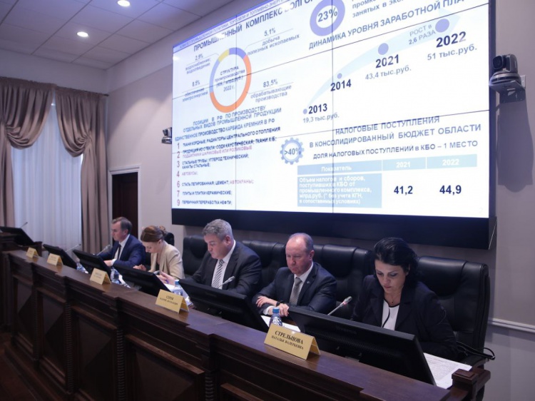В Волгоградской области обсудили поддержку машиностроения и оборонки 18.206.194.21 