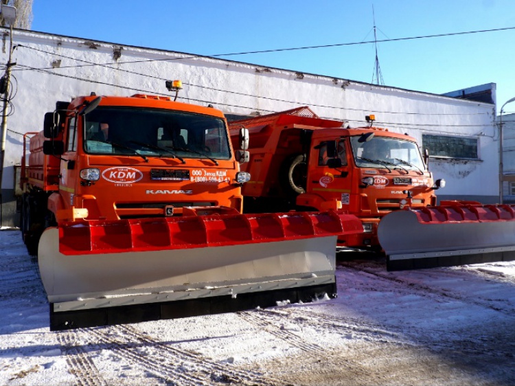 В Волжский поступили новые «КамАЗы» для уборки снега