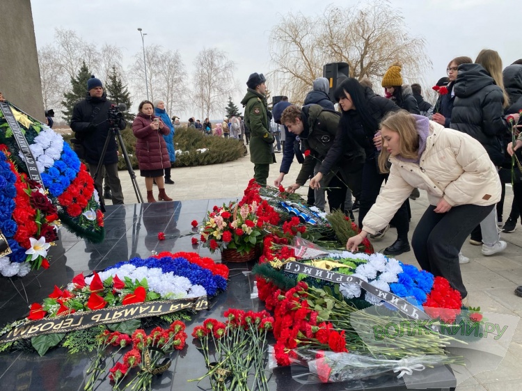 В Волжском почтили память защитников Сталинграда 44.201.94.236 
