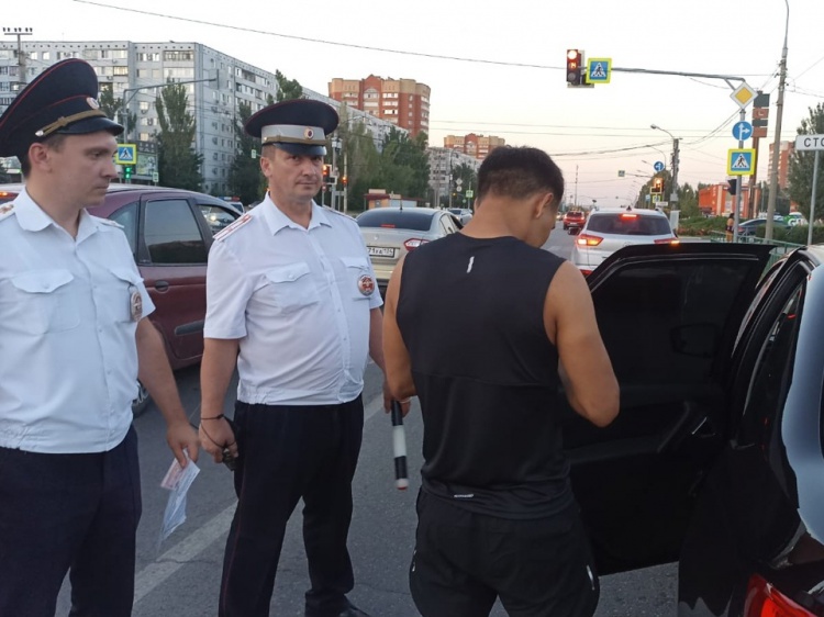 В Волжском поймали водителя сразу с тремя нарушениями 44.197.111.121 