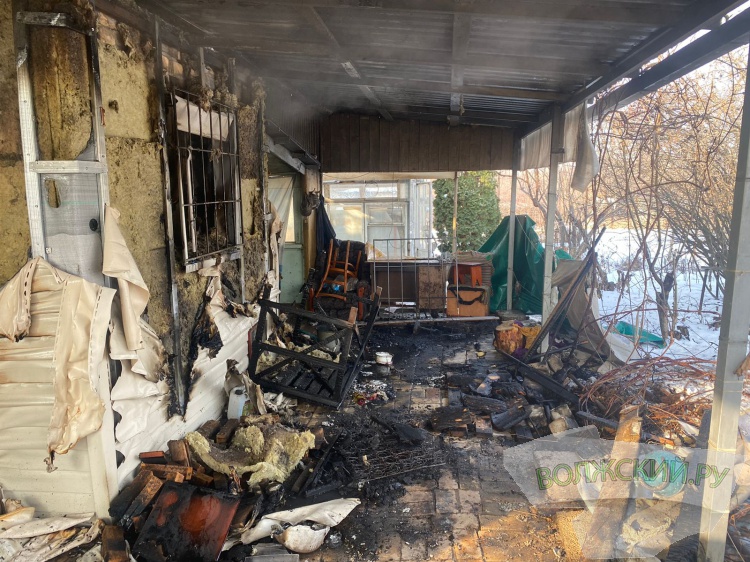 В Волжском пожилой мужчина обгорел в пылающем дачном доме 3.239.117.1 
