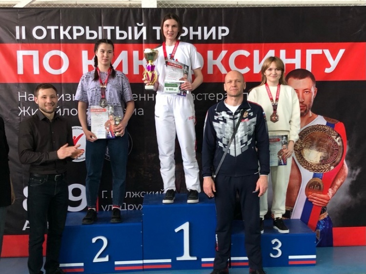В Волжском прошёл турнир по кикбоксингу на призы Артема Жигайлова 34.229.131.158 