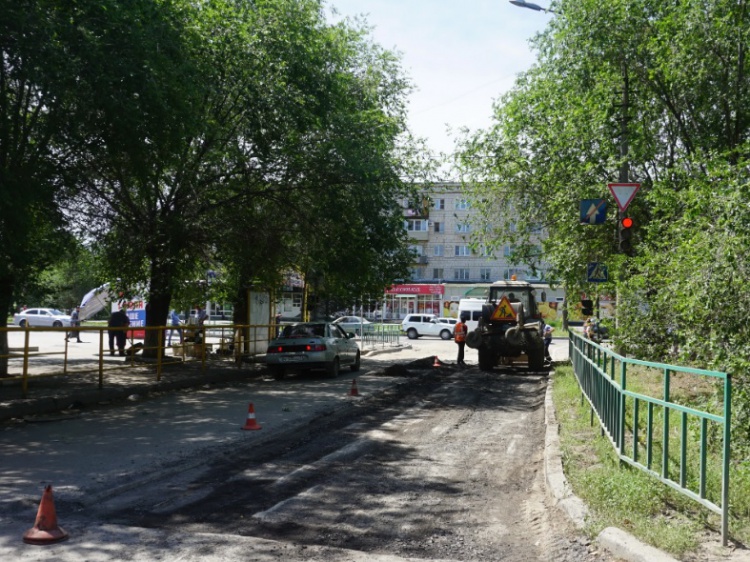 В Волжском ремонтируют дороги во дворах 3.236.46.172 