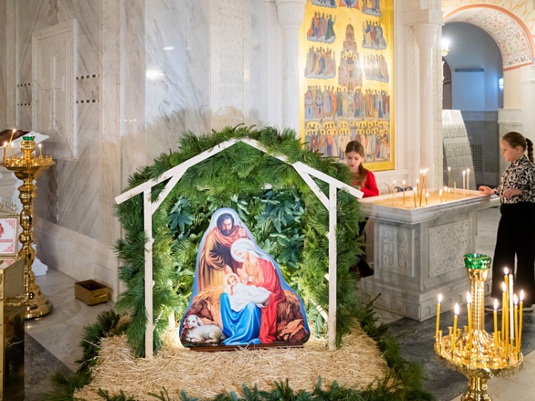 «Радость в Рождество»: жители Волжского могут помочь нуждающимся