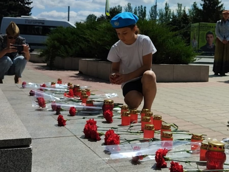 В Волжском зажгли лампады в память о павших героях 44.192.115.114 