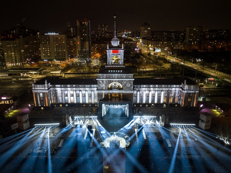 Вечерний Волгоград украсили световые инсталляции