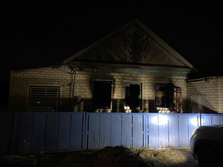 Виновата гирлянда: под Волгоградом в частном доме сгорела семья с детьми