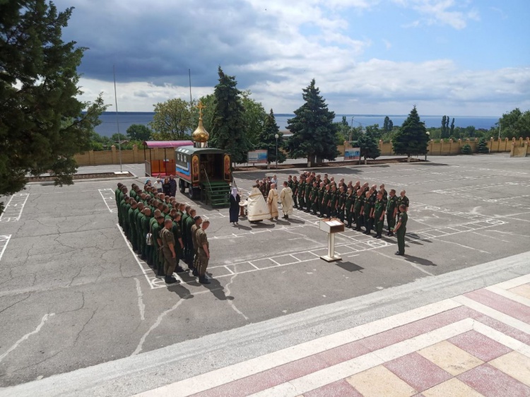 Волгоградские военные построили храм для отправки в зону СВО