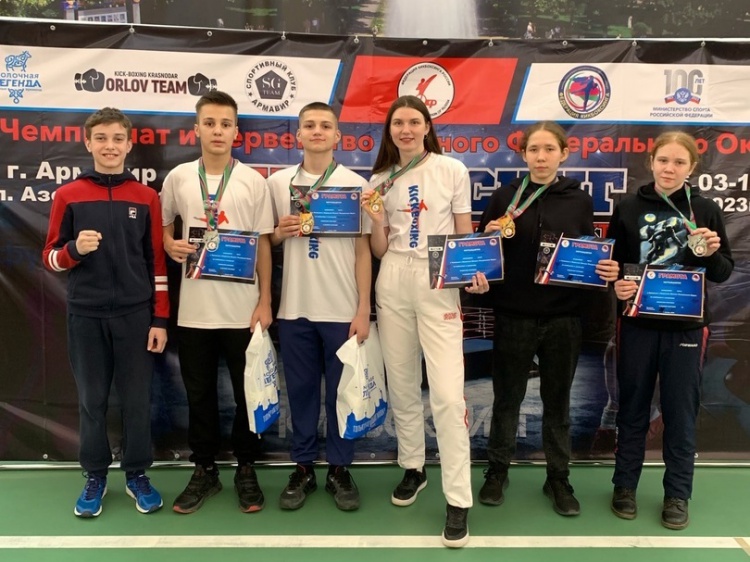 Волжские кикбоксёры «взяли» 5 медалей турнира в Армавире