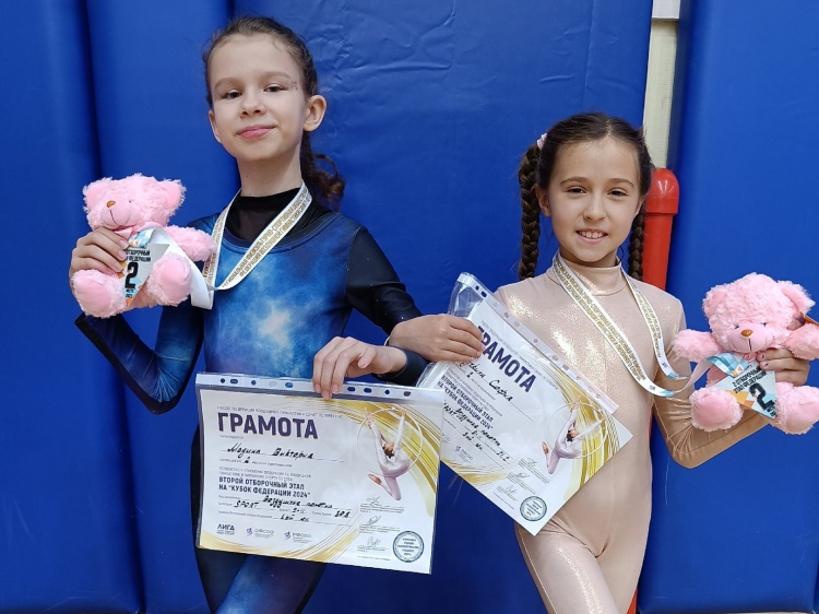 Воздушные гимнастки из Волжского привезли медали из северной столицы 3.80.4.147 