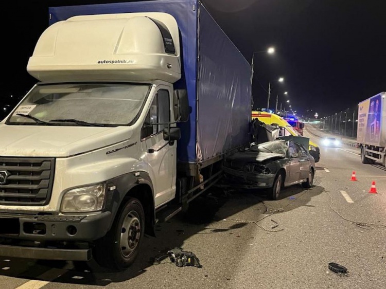 «Mercedes» и «BMW» всмятку: на трассе под Волгоградом в страшных ДТП погибли двое