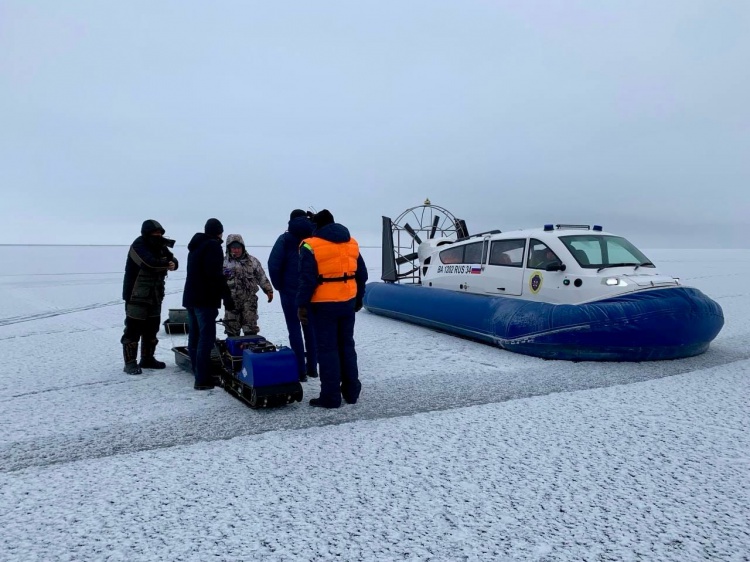 В Волгоградской области штрафуют беспечных рыбаков на льду