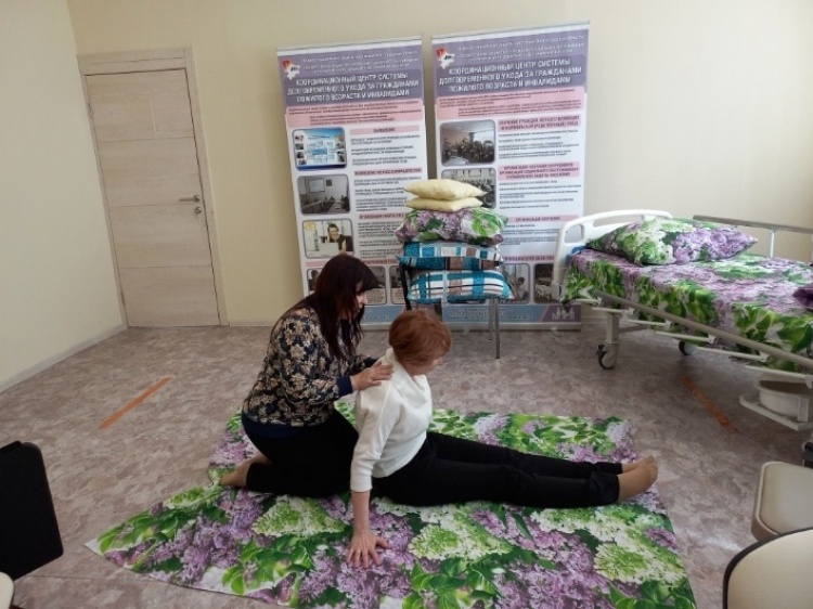 В Волгоградской области соцработников учат ухаживать за пожилыми