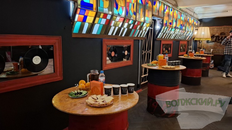 Джаз, рок-н-рол, стендап: ДК ВГС взял под свое крыло волжский андеграунд