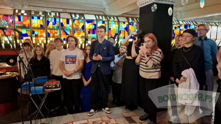 Джаз, рок-н-рол, стендап: ДК ВГС взял под свое крыло волжский андеграунд