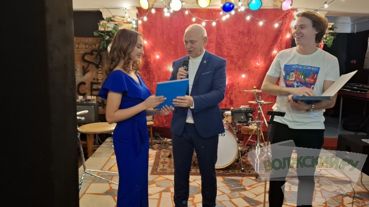 Джаз, рок-н-рол, стендап: ДК ВГС взял под свое крыло волжский андеграунд