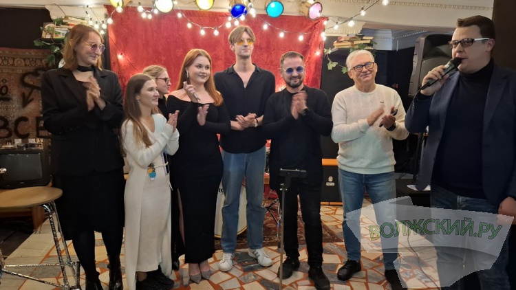 Джаз, рок-н-рол, стендап: ДК ВГС взял под свое крыло волжский андеграунд