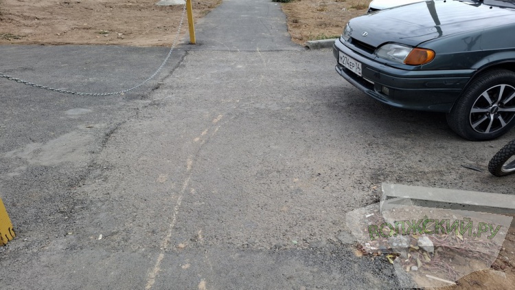 Новый светофор и дорожка в теплотрассу: в Волжском завершили ремонт Заводской и Транспортной