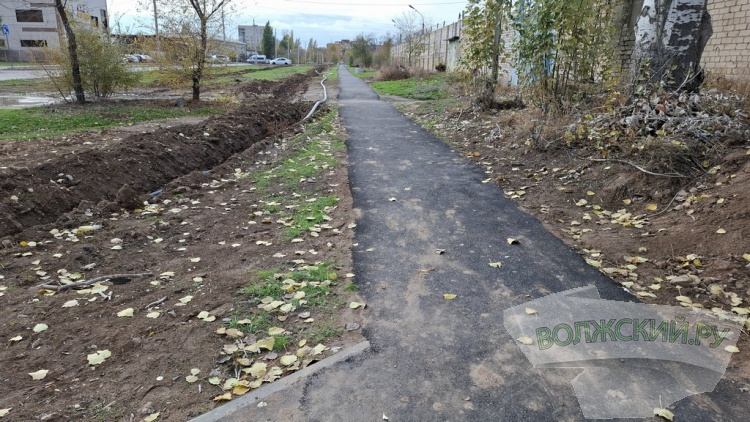Новый светофор и дорожка в теплотрассу: в Волжском завершили ремонт Заводской и Транспортной