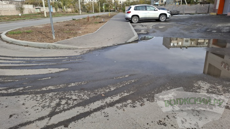 Новый светофор и дорожка в теплотрассу: в Волжском завершили ремонт Заводской и Транспортной