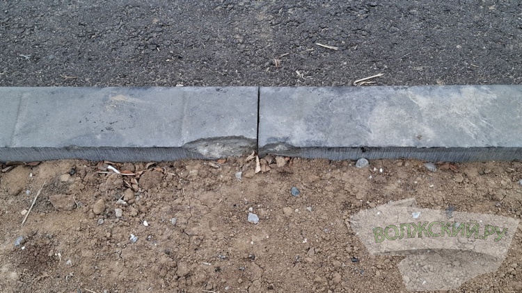 Новый светофор и дорожка в теплотрассу: в Волжском завершили ремонт Заводской и Транспортной