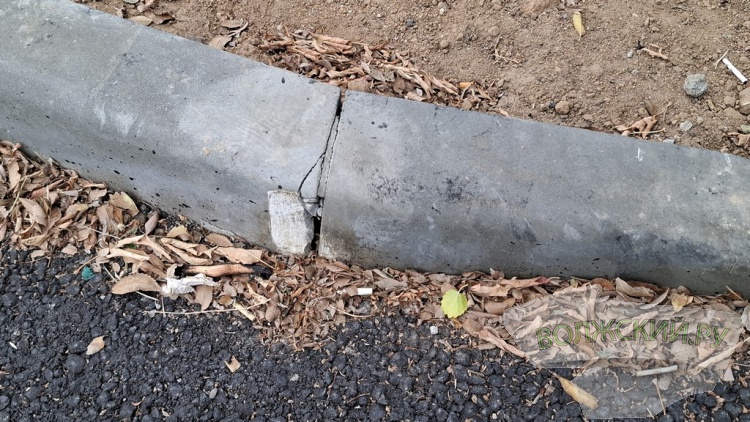 Новый светофор и дорожка в теплотрассу: в Волжском завершили ремонт Заводской и Транспортной