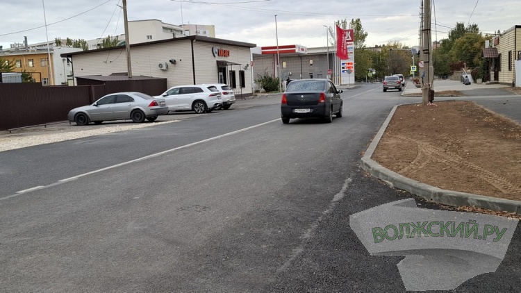 Новый светофор и дорожка в теплотрассу: в Волжском завершили ремонт Заводской и Транспортной