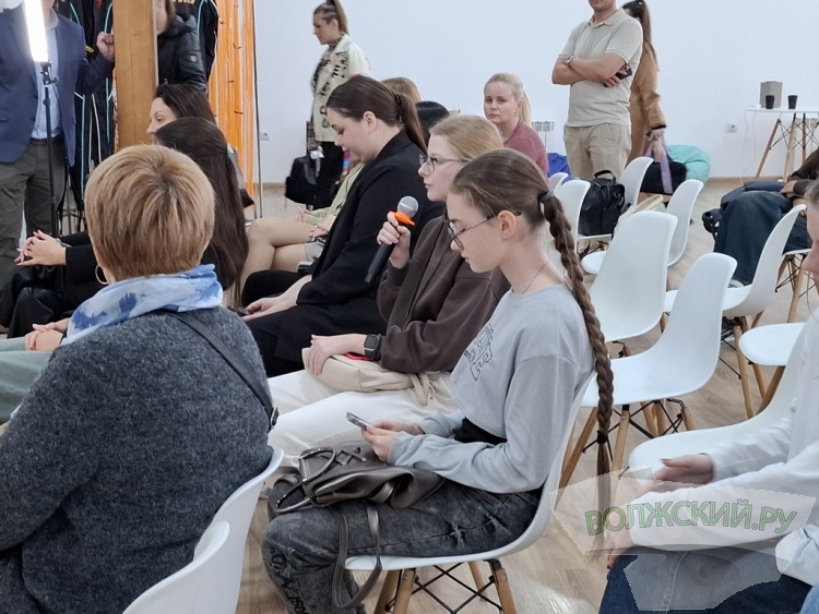 Нужны инженеры и команда: волжанам показали гоночные болиды «Формулы»