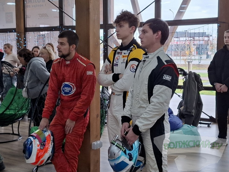 Нужны инженеры и команда: волжанам показали гоночные болиды «Формулы»