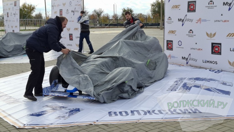 Нужны инженеры и команда: волжанам показали гоночные болиды «Формулы»