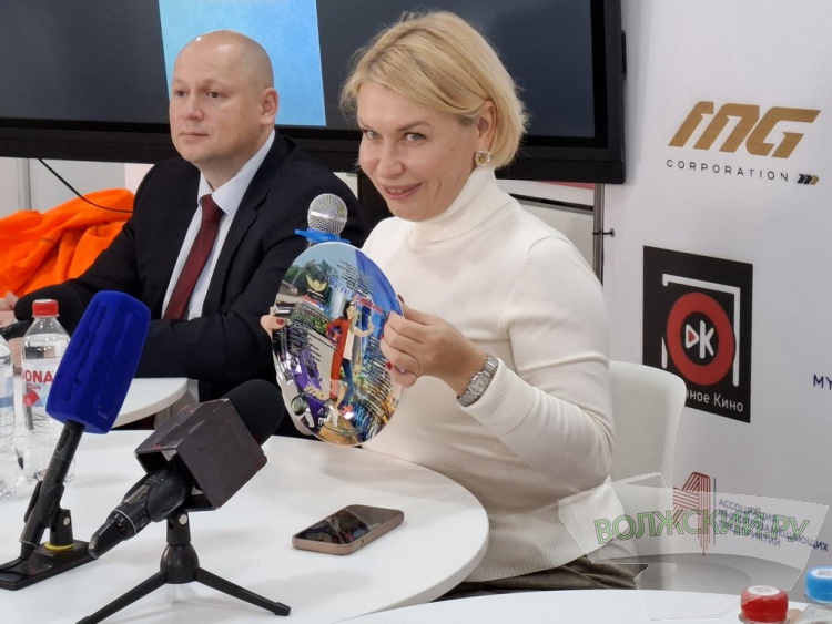 Нужны инженеры и команда: волжанам показали гоночные болиды «Формулы»