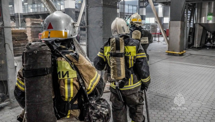 Сработали с руководством: в Волжском ликвидировали пожар на химическом предприятии