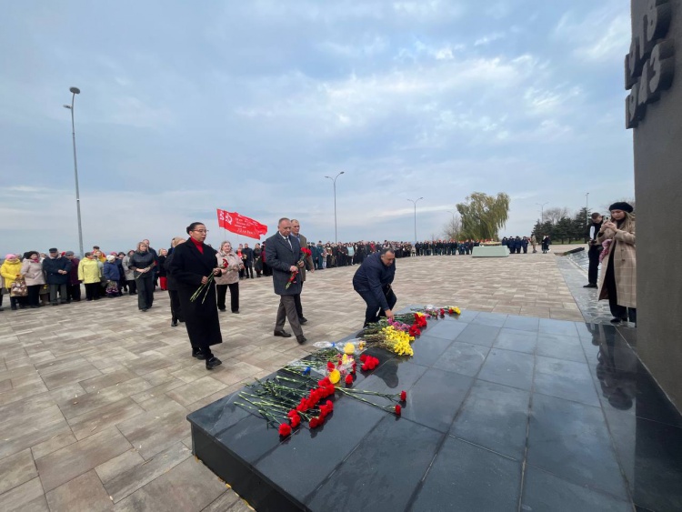 В Волжском состоялся памятный митинг в честь годовщины контрнаступления под Сталинградом
