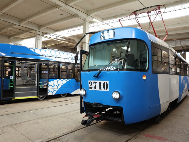 Дачадағы анасы мен баласының порно видеосы